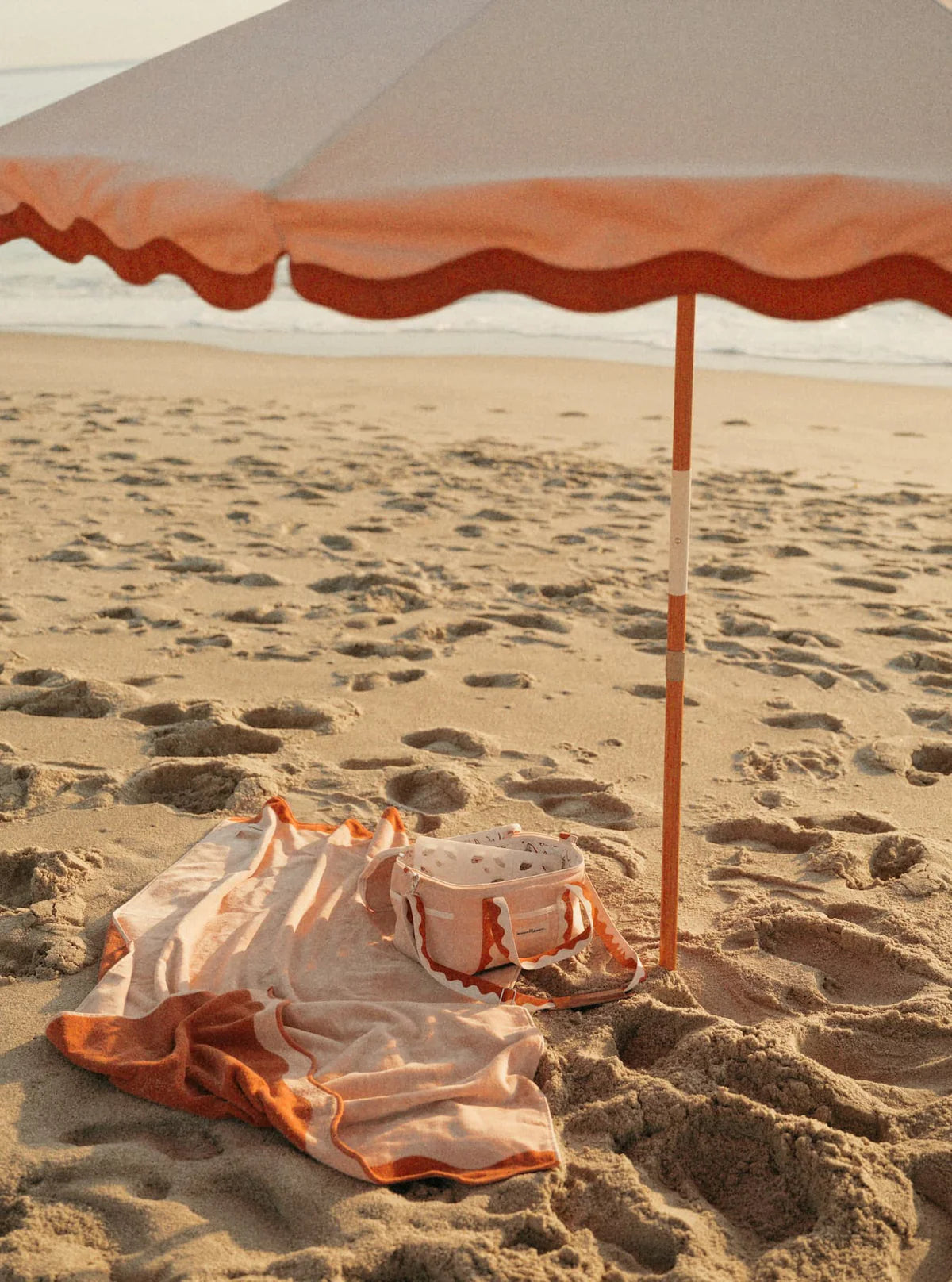 
                  
                    The Beach Towel- Rivie Pink
                  
                
