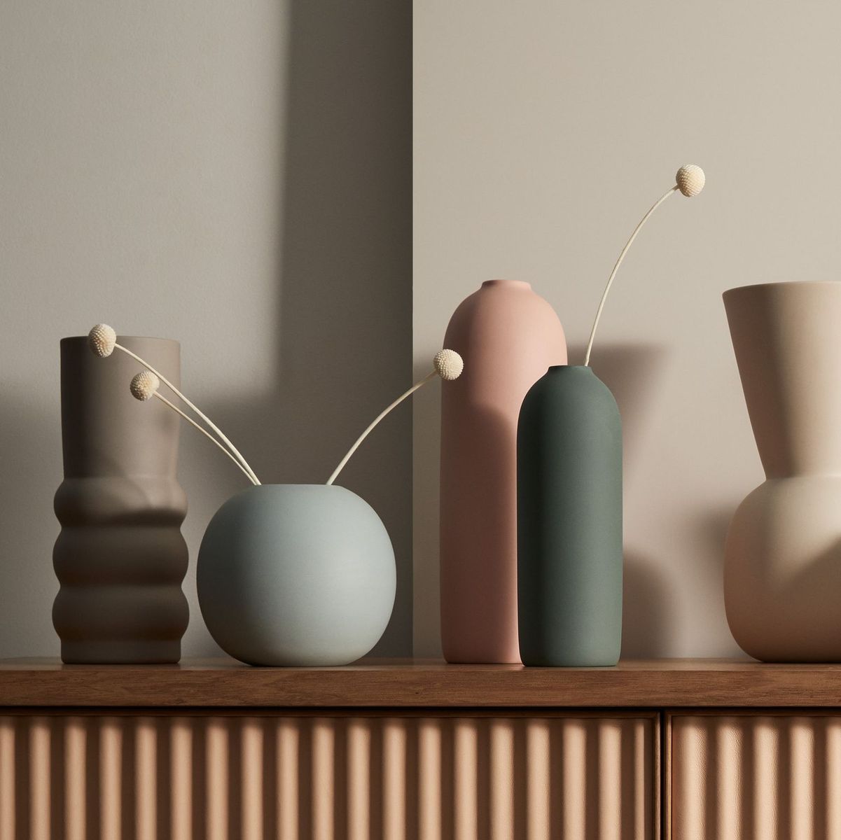 
                  
                    Cocoon Vase- S
                  
                